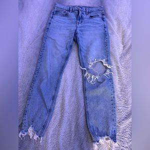american eagle 90’s skinny light wash jeans
